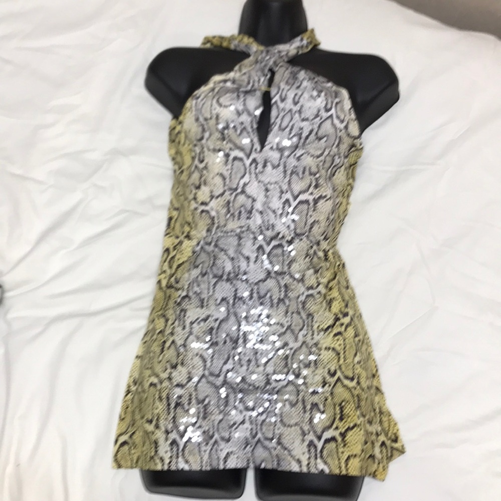 Cache Sequin Look Halter Top